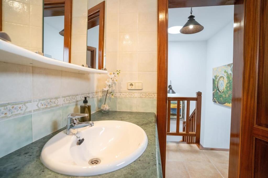 Beautiful Home In Lanzarote 5 Mins From Marina Коста Бланка Экстерьер фото